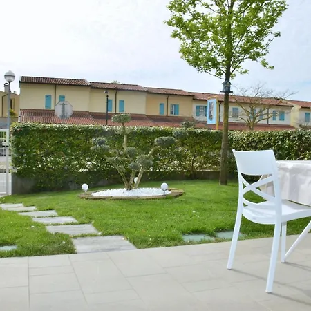 아파트 Charming With Garden View