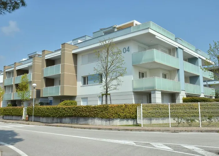 Charming With Garden View Apartment Bibione